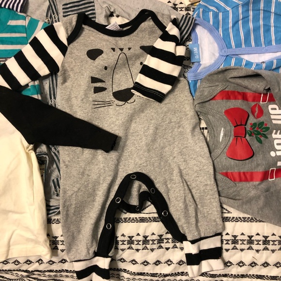 BUNDLE 30 pieces of clothing - Picture 8 of 8